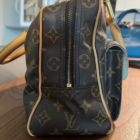 Louis Vuitton Manhattan PM monogram - Picture 12 of 15